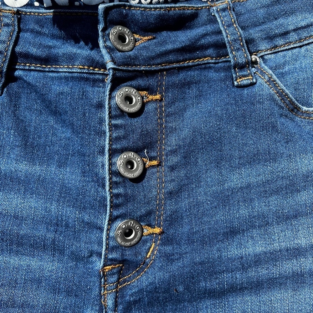 Women's Blue Denim Shorts S.O.N.G. Curvy 15/32 button up - Picture 6 of 9